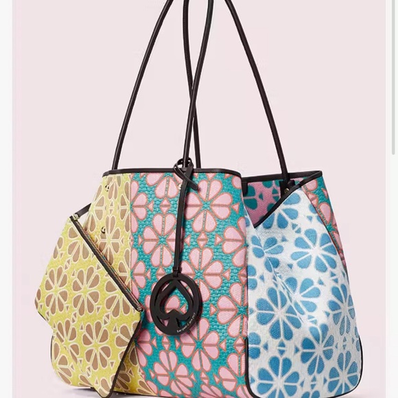 kate spade Handbags - Kate Spade Everything Flower Tote